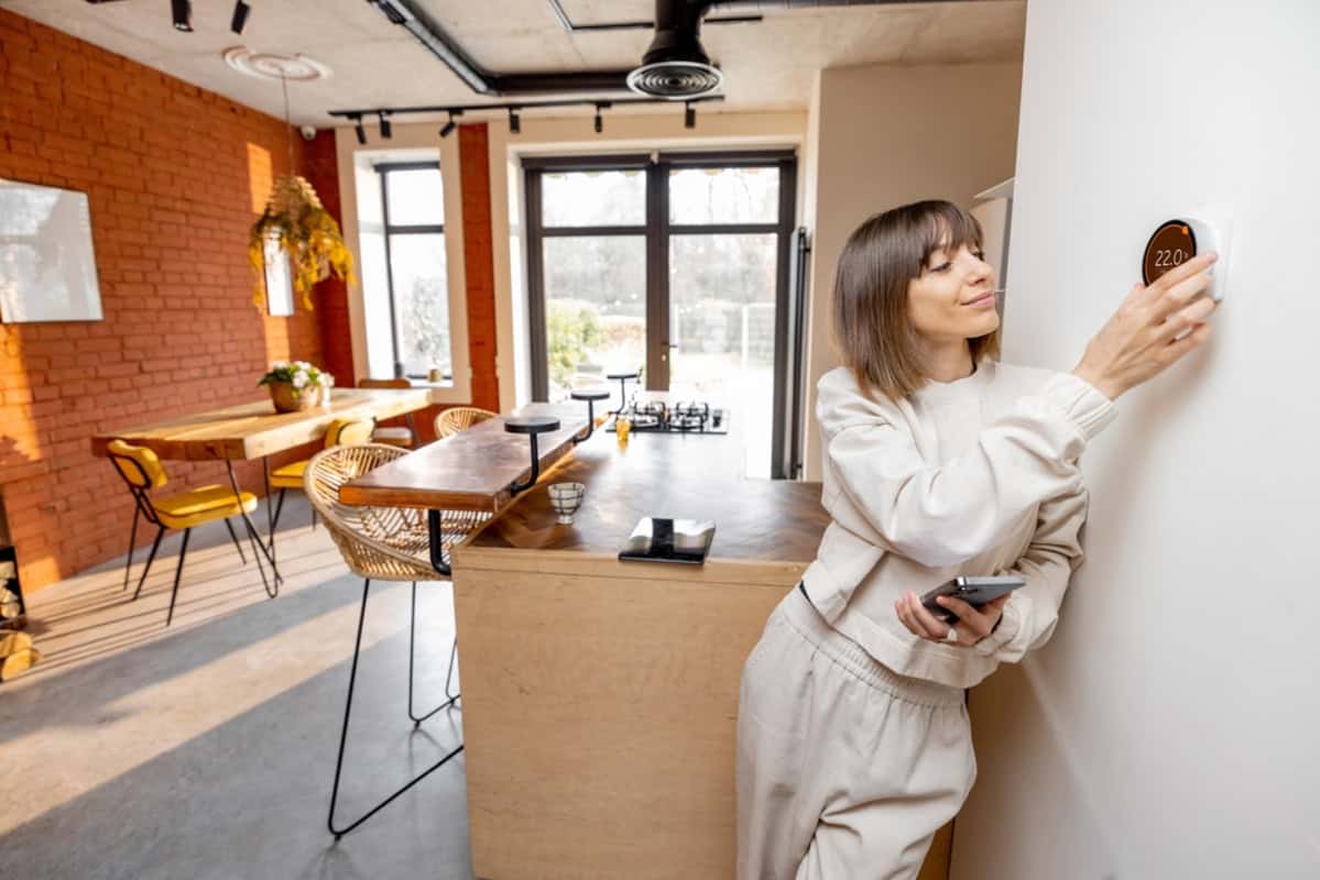 Impactul termostatelor smart asupra consumului energetic într-o locuință modernă