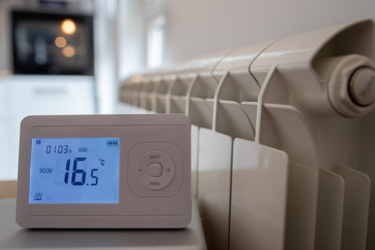 termostat wireless langa radiator in living