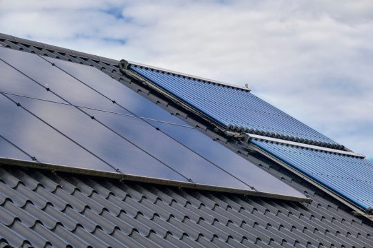 panouri solare presurizate pe acoperisul casei
